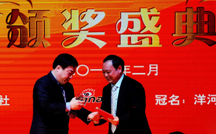 2014年2月26日 董事长查振发荣获首届年度锡商人物“年度人物奖”